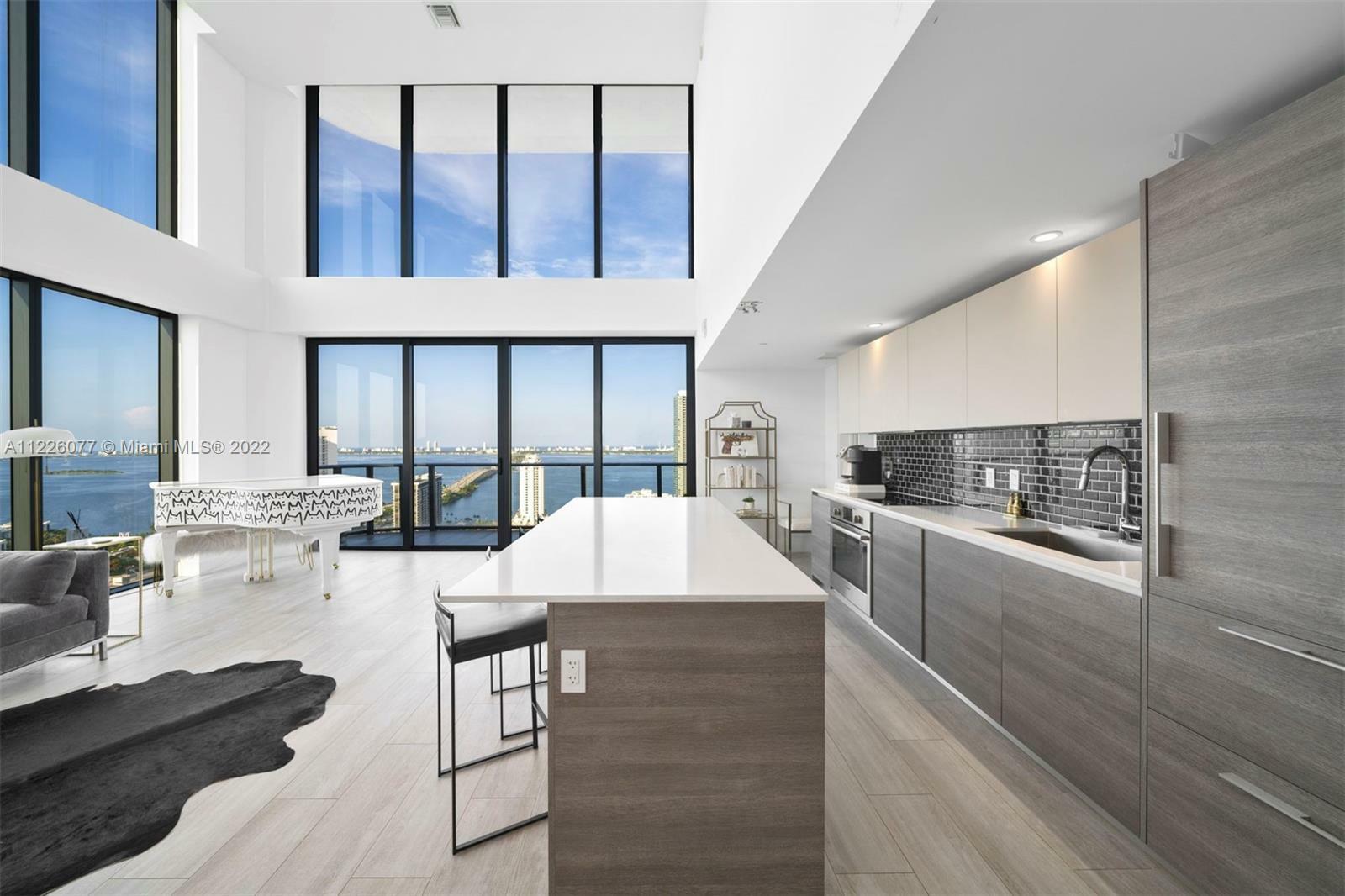 Property Photo: 121 NE 34th St Ph3210 FL 33137