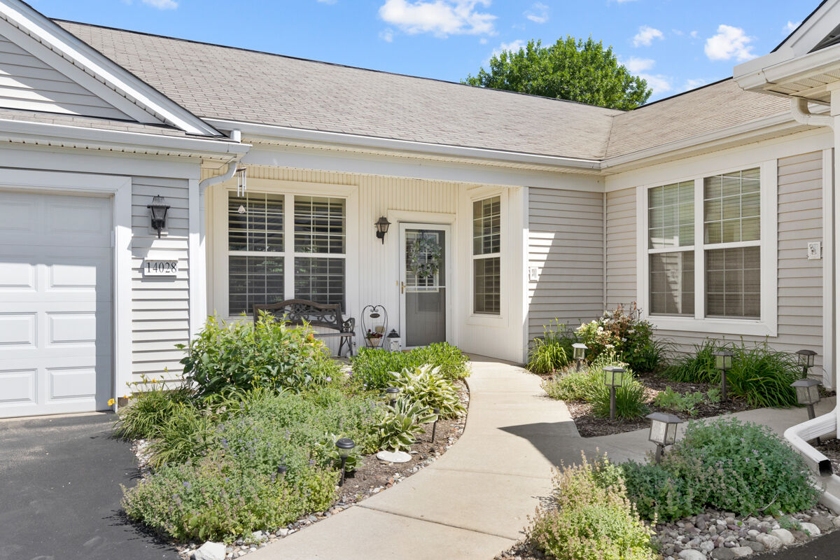 Property Photo:  14028 Palisades Avenue  IL 60142 