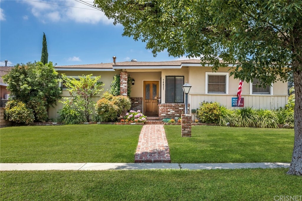 Property Photo:  14621 Clymer Street  CA 91345 