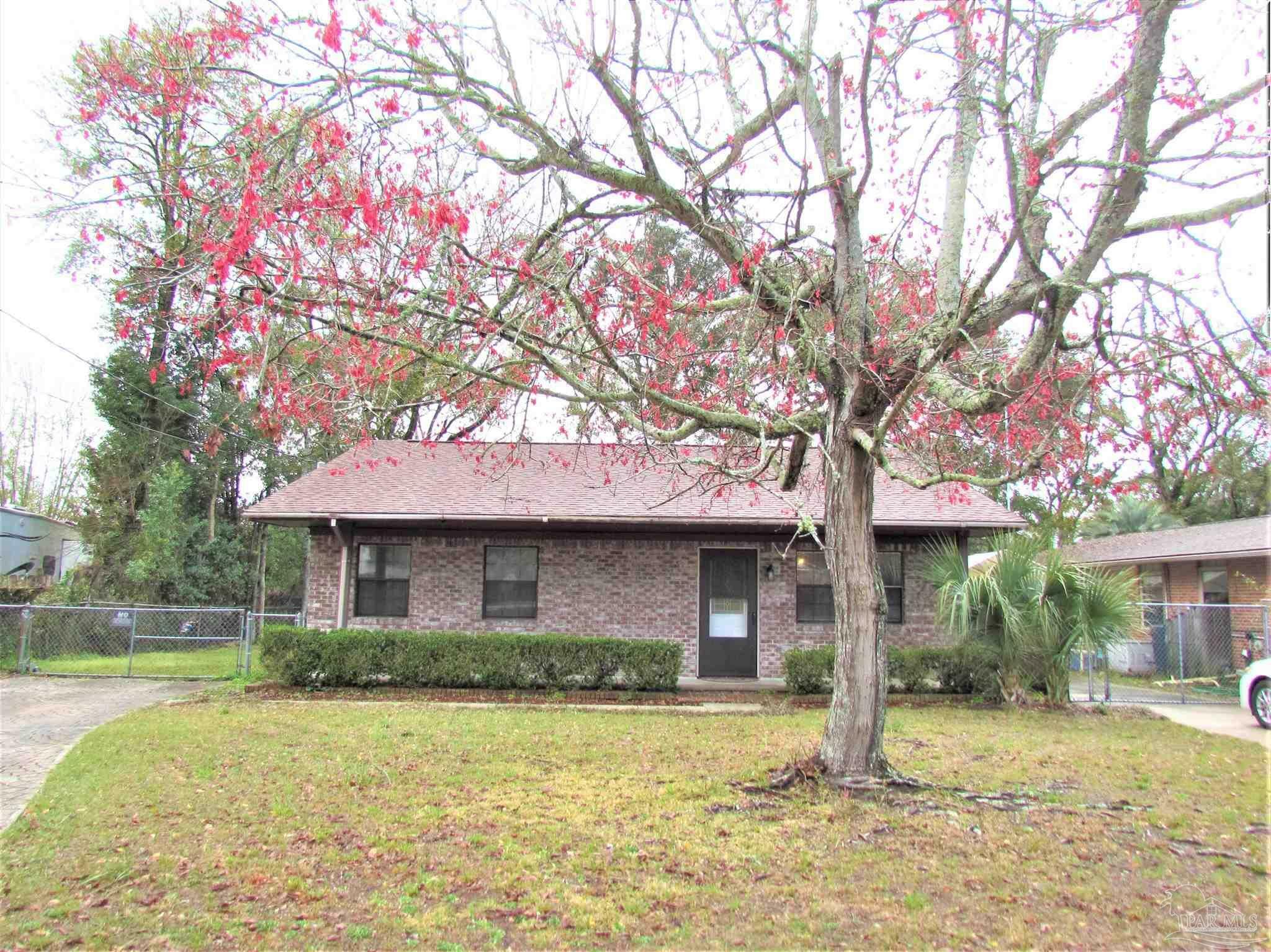 Property Photo:  2631 Bayview Way  FL 32503 