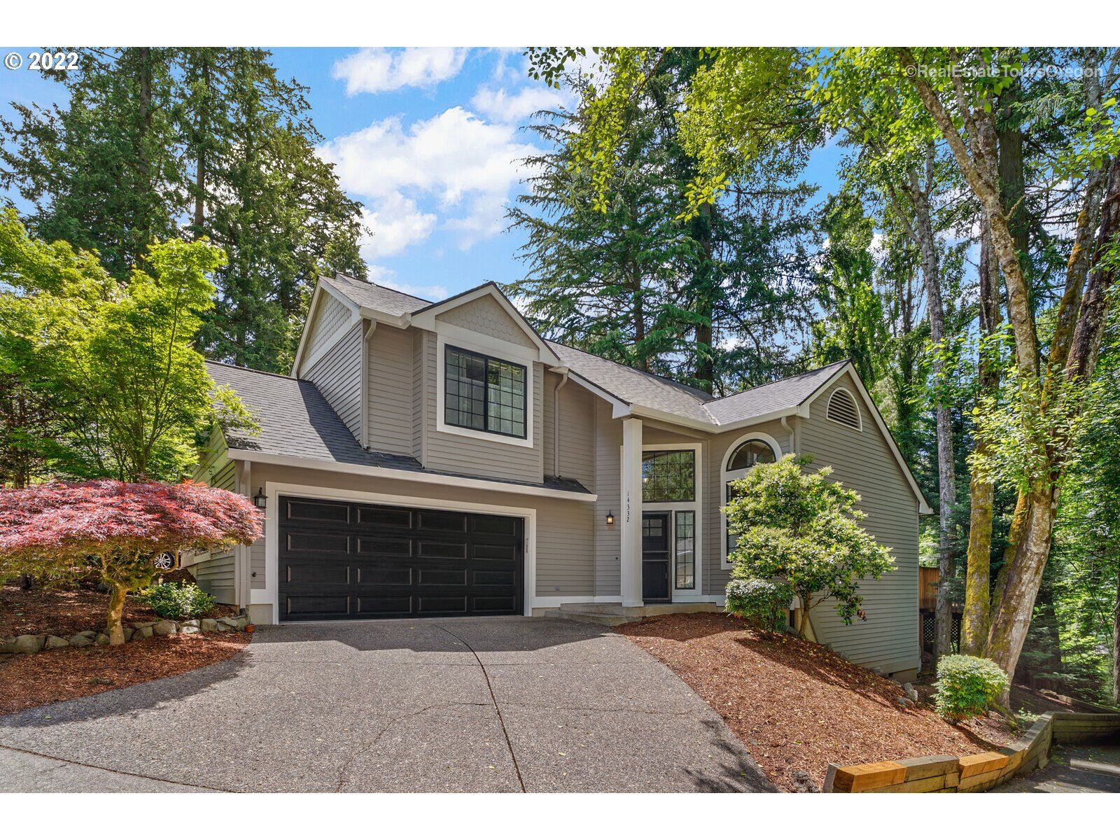 Property Photo: 14332 Sherbrook Pl OR 97035