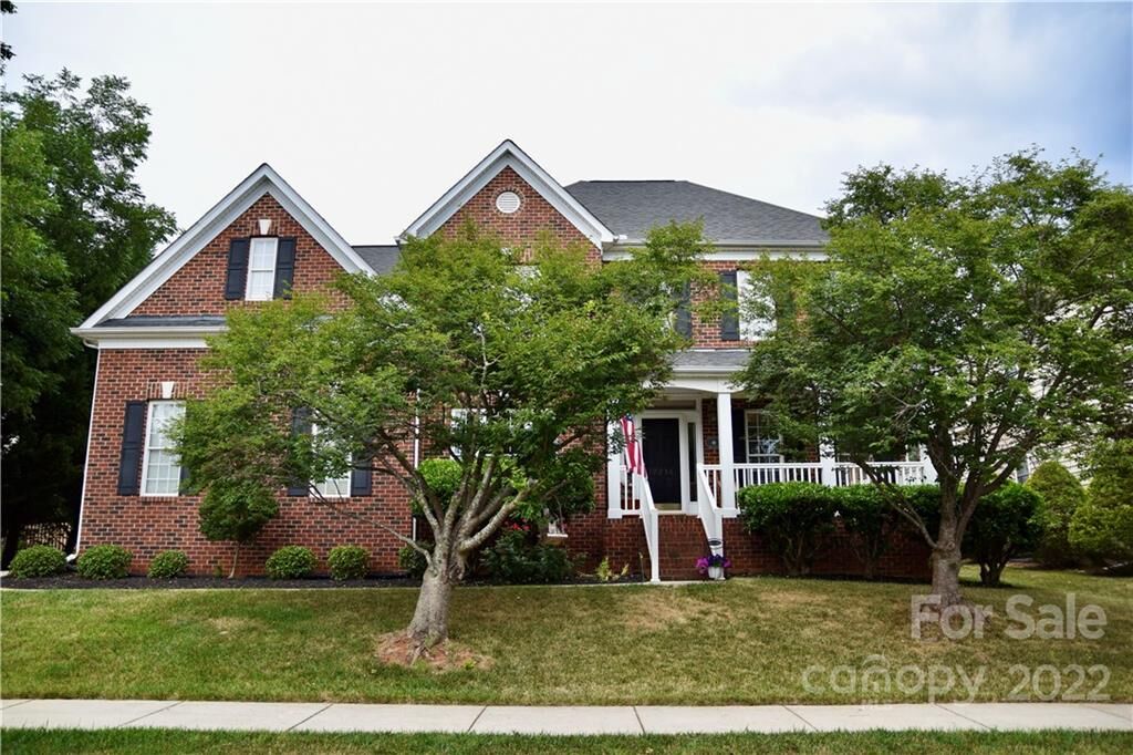 Property Photo: 17236 Knoxwood Drive NC 28078