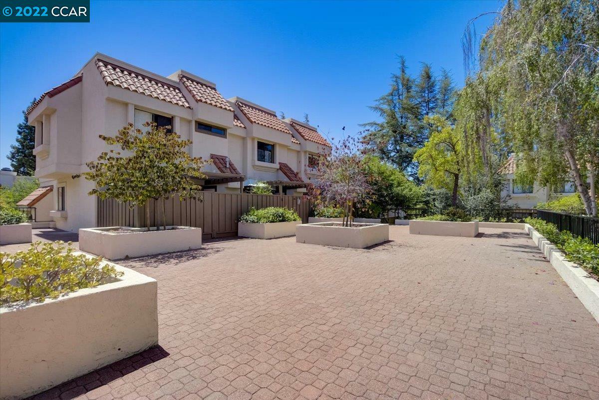 Property Photo: 539 Pimlico Ct CA 94597