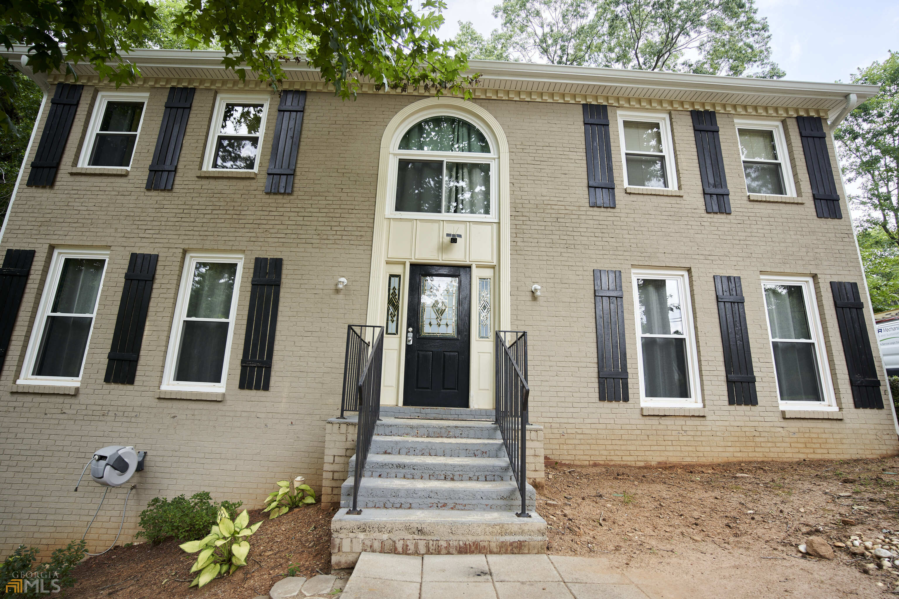 Property Photo: 1692 Windsor Chase Court GA 30043