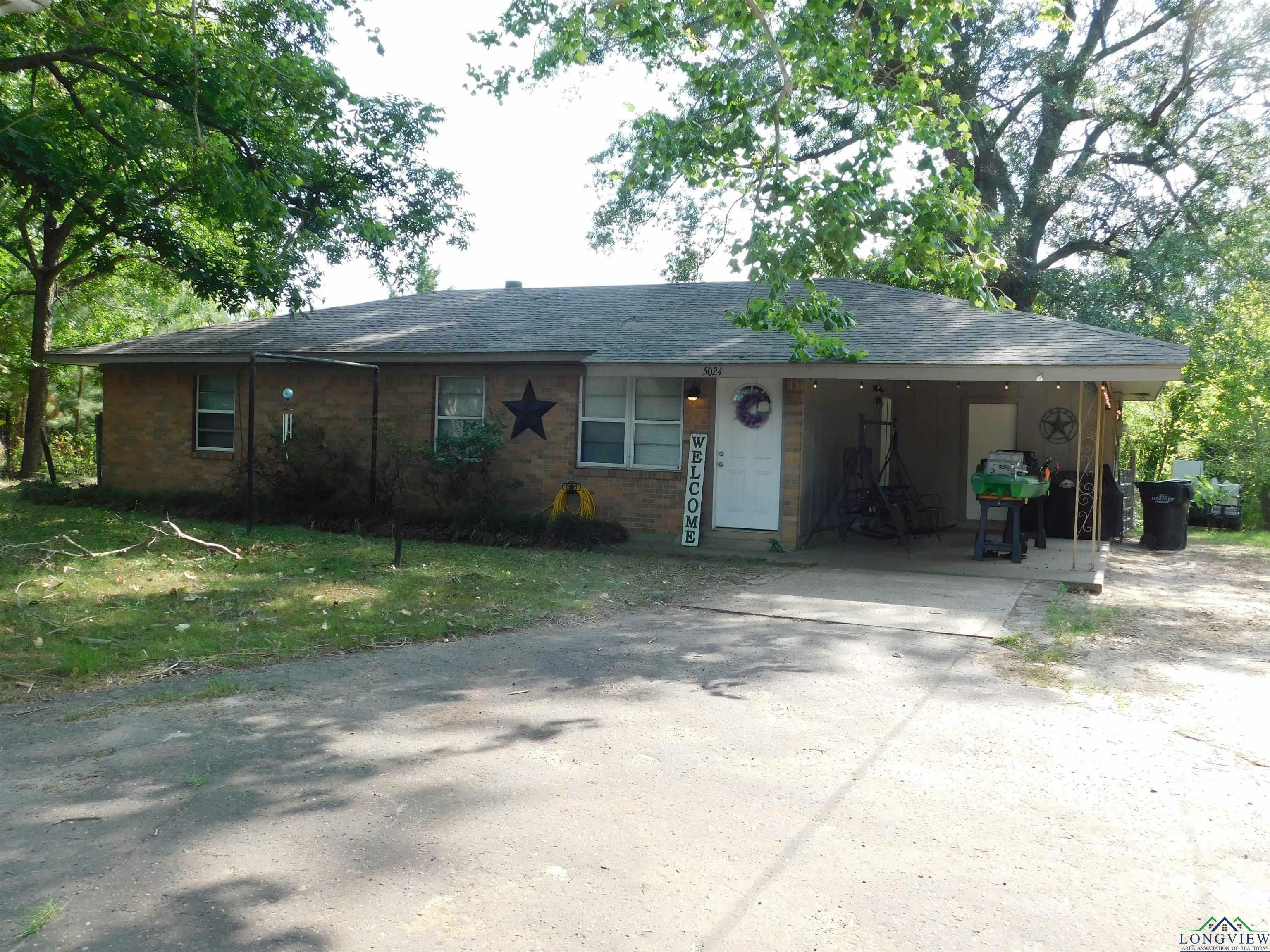 Property Photo:  5024 Dollahite Ln  TX 75604 