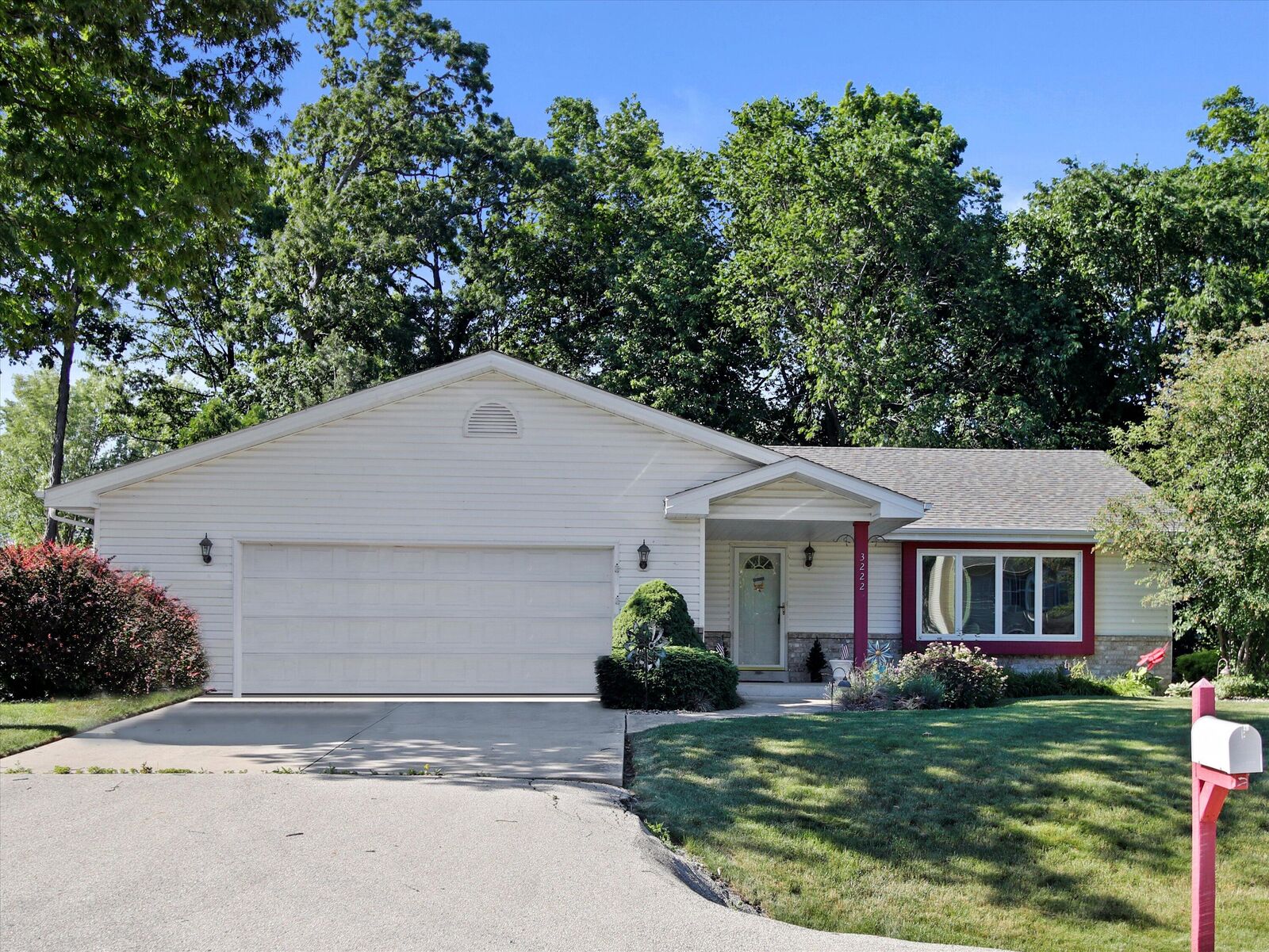 Property Photo: 3222 Shortridge Dr WI 53402