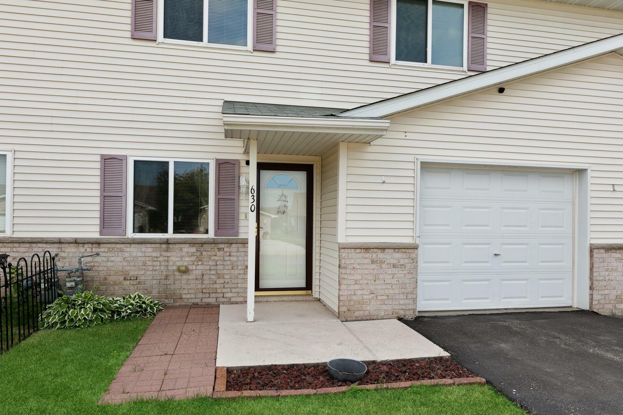 Property Photo:  630 Danielson Court  MN 55358 