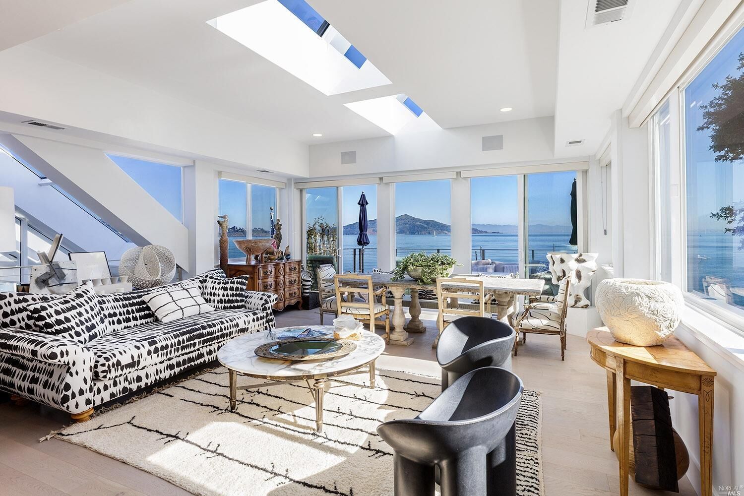 Property Photo: 202 Valley Street 5 CA 94965