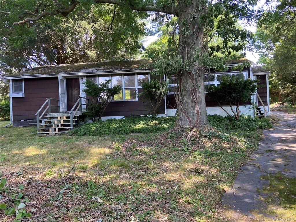 Property Photo:  2800 Sarles Drive  NY 10598 