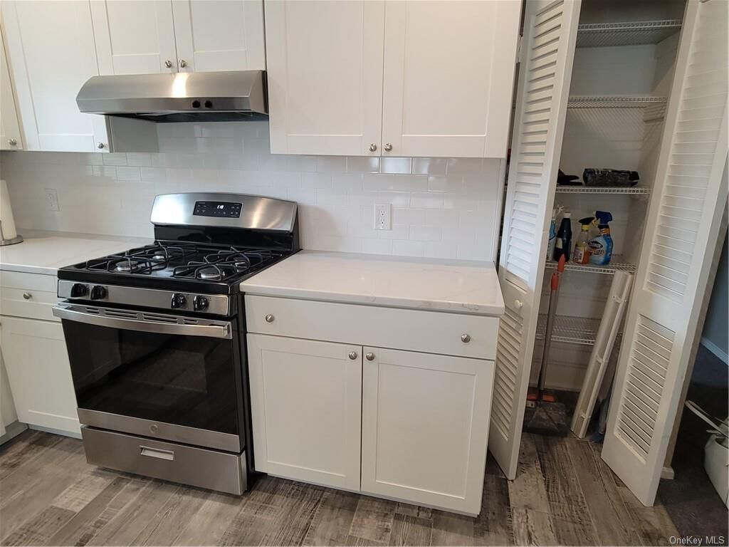 Property Photo:  42 Chatsworth Place  NY 10801 