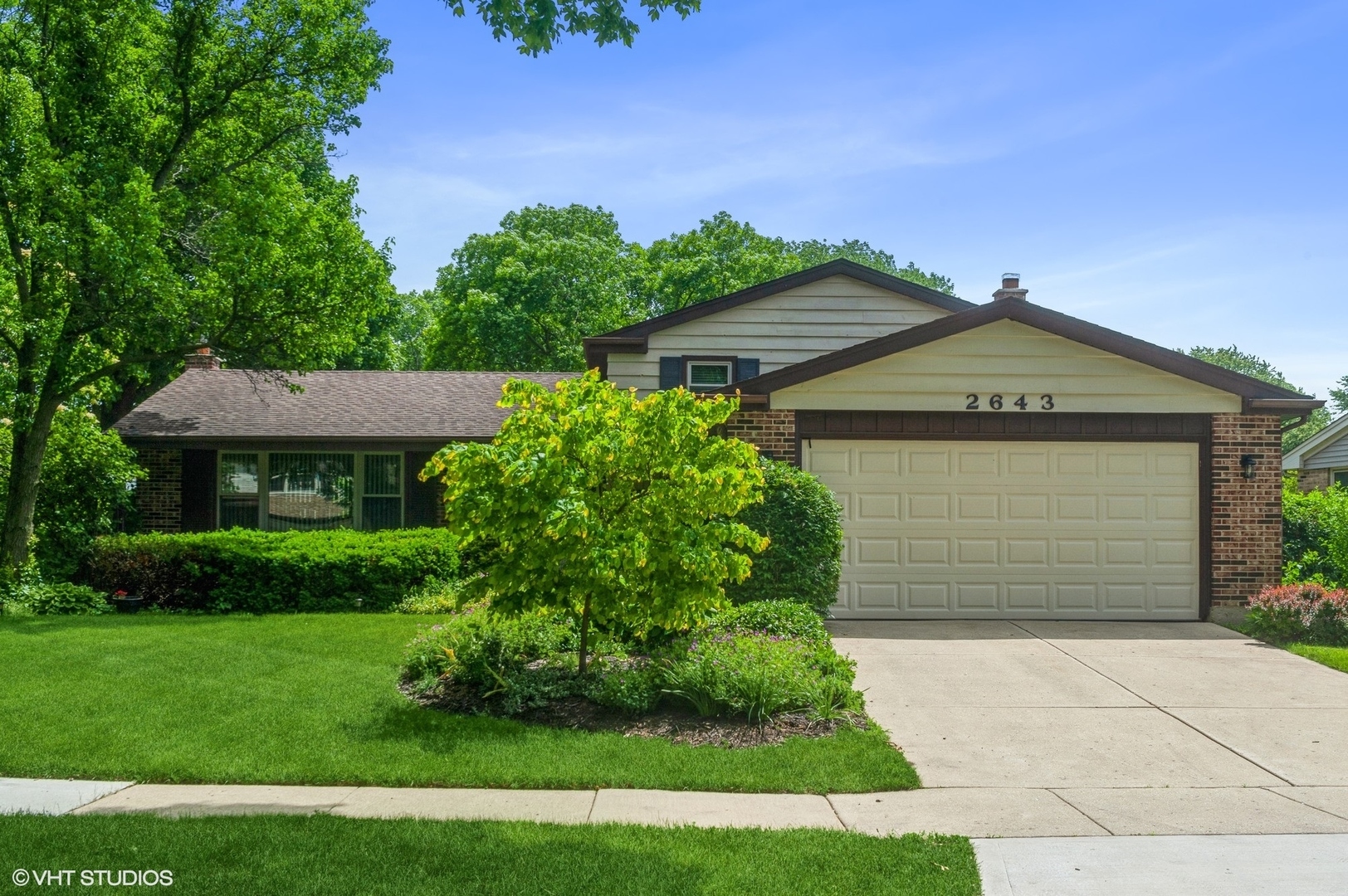 Property Photo:  2643 N Prindle Avenue  IL 60004 