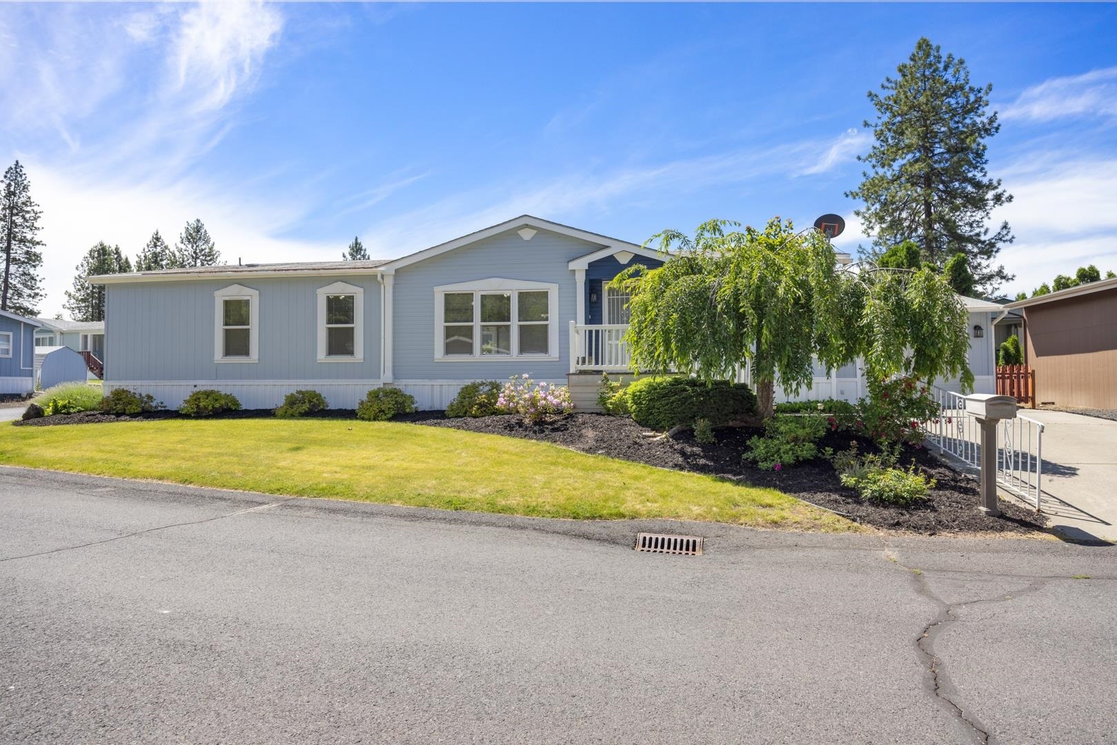 Property Photo: 3016 E Vicksburg Ln WA 99021