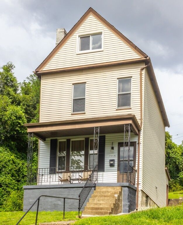 Property Photo:  4565 Gladstone St  PA 15207 