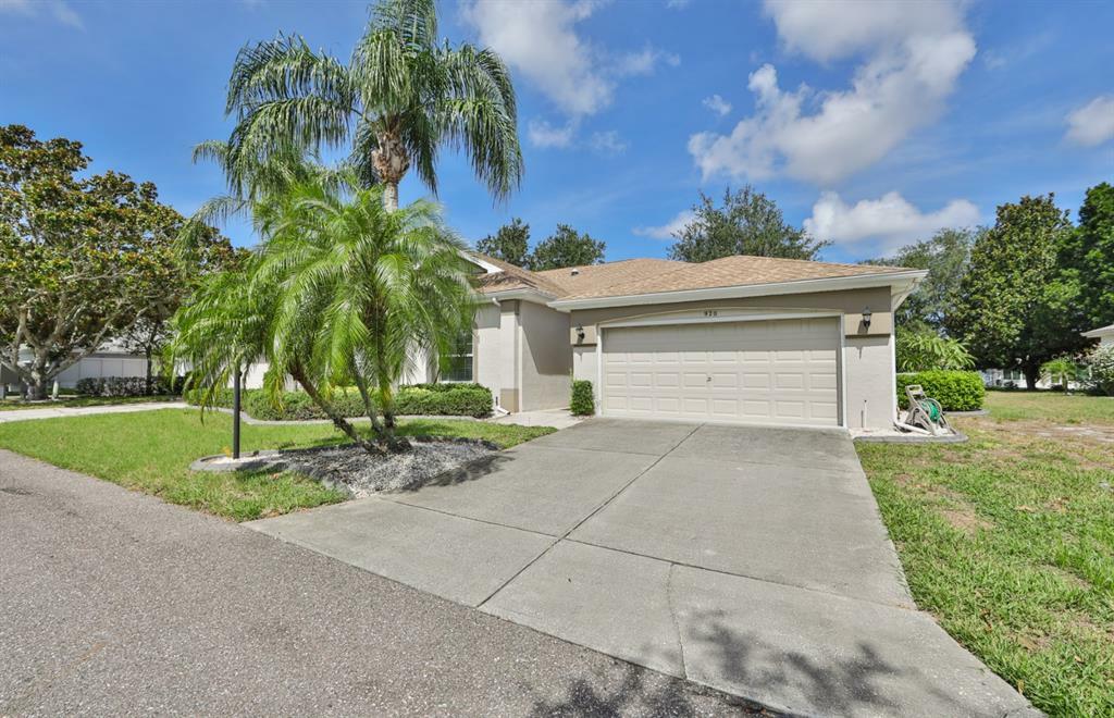 Property Photo:  920 Oxford Park Drive  FL 33573 