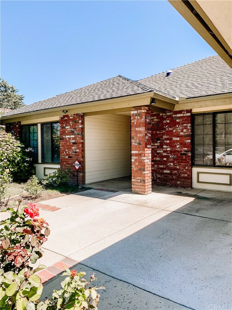 Property Photo:  818 Rain Tree Court  CA 93455 