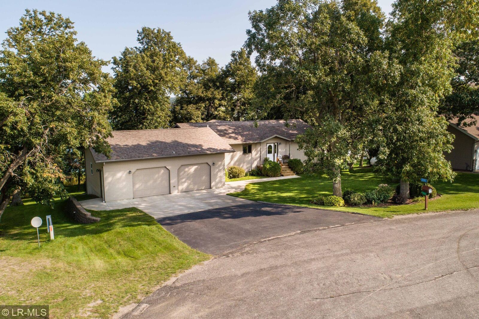 Property Photo: 20911 Southdale Drive MN 56537