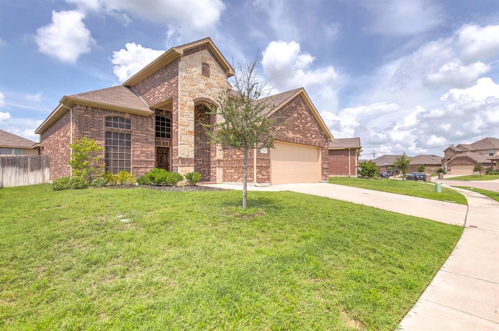 Property Photo: 11049 Erinmoor Trail TX 76052
