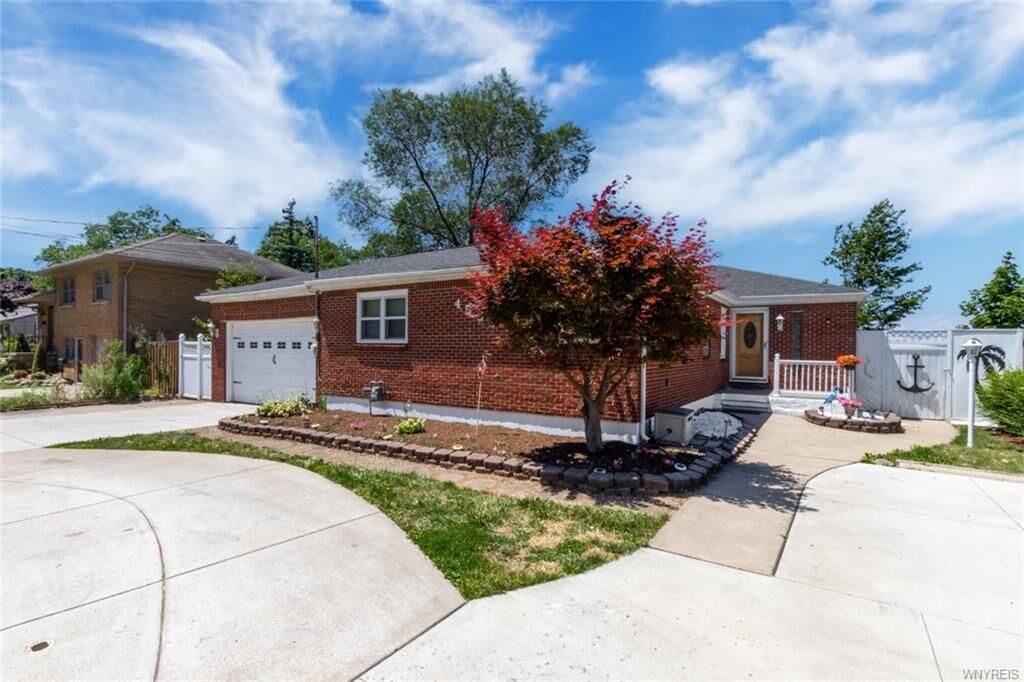 Property Photo:  4532 Lake Shore Road  NY 14075 