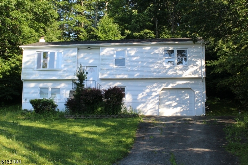 Property Photo:  32 Chestnut Tree Dr  NJ 07422 