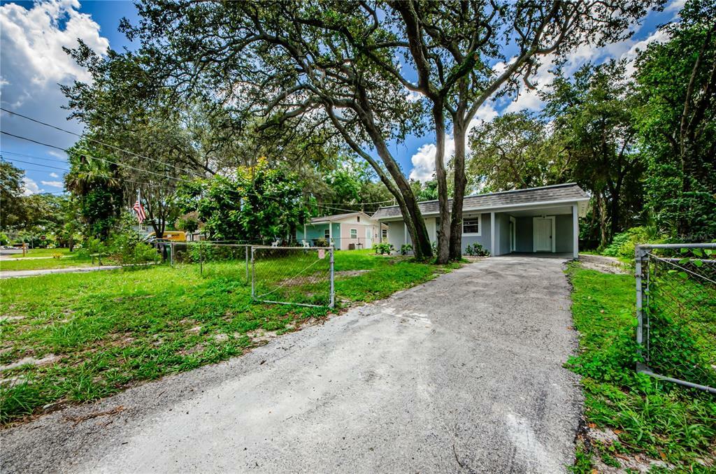 Property Photo:  1905 E Navajo Avenue  FL 33612 