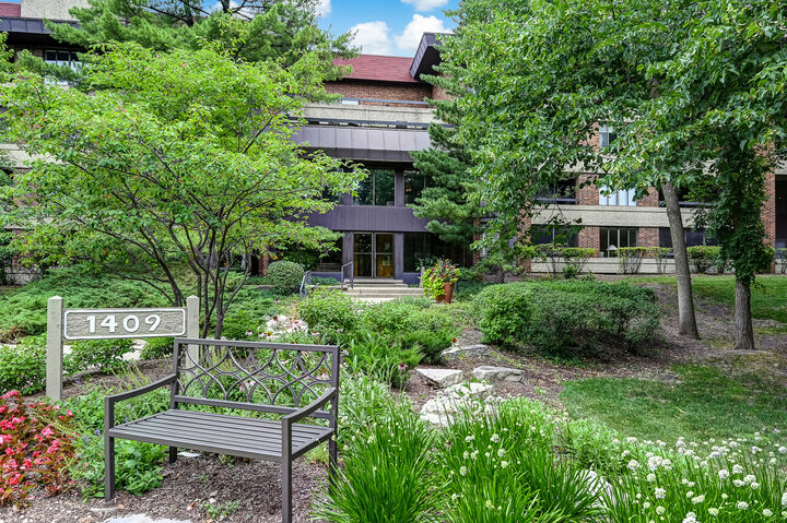 1409 Burr Oak Road 103A  Hinsdale IL 60521 photo