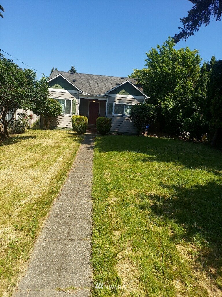 Property Photo:  8306 46th Avenue S  WA 98118 