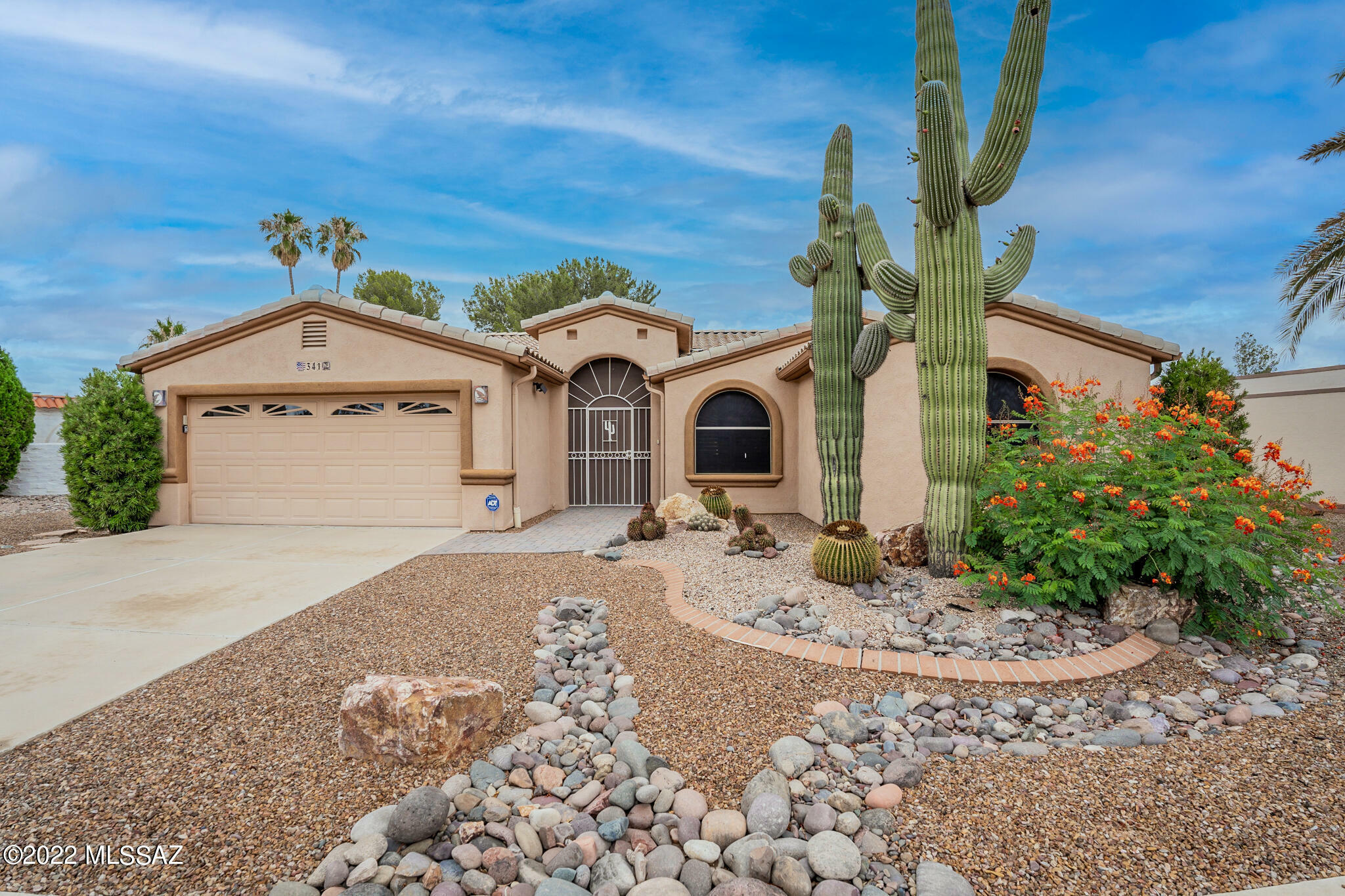 Property Photo:  341 E Placita Idilio  AZ 85614 