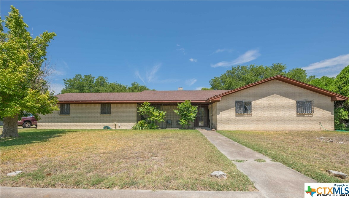 Property Photo:  1309 Goode Drive  TX 76543 