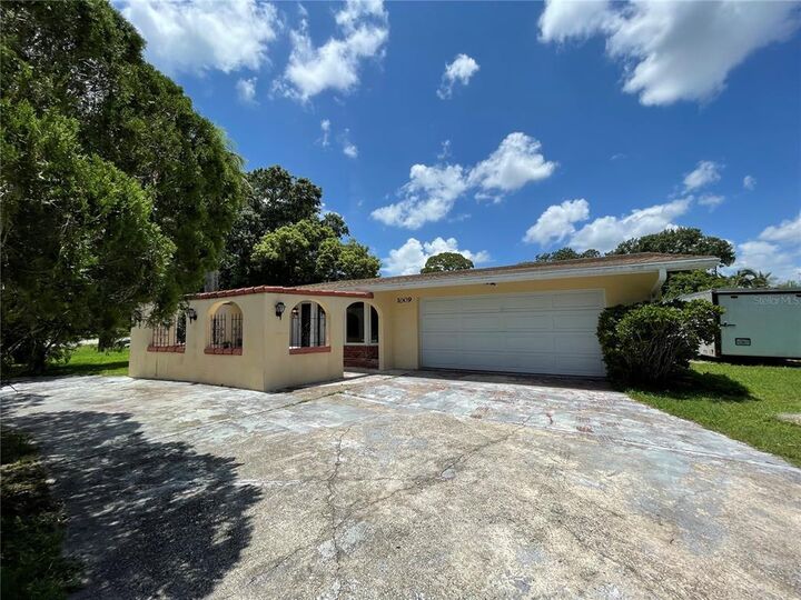 Property Photo:  1009 Willis Avenue  FL 34232 