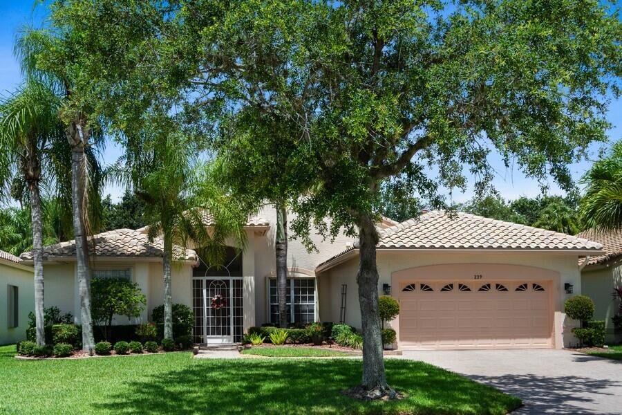 Property Photo:  239 NW Liseron Way  FL 34986 