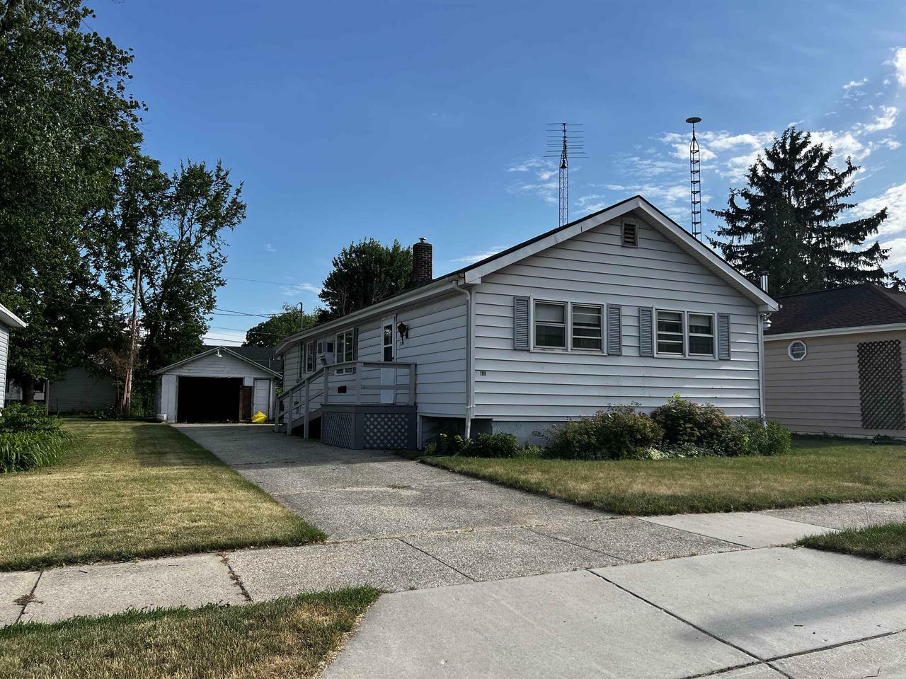 Property Photo:  1111 Drake St  WI 53546 