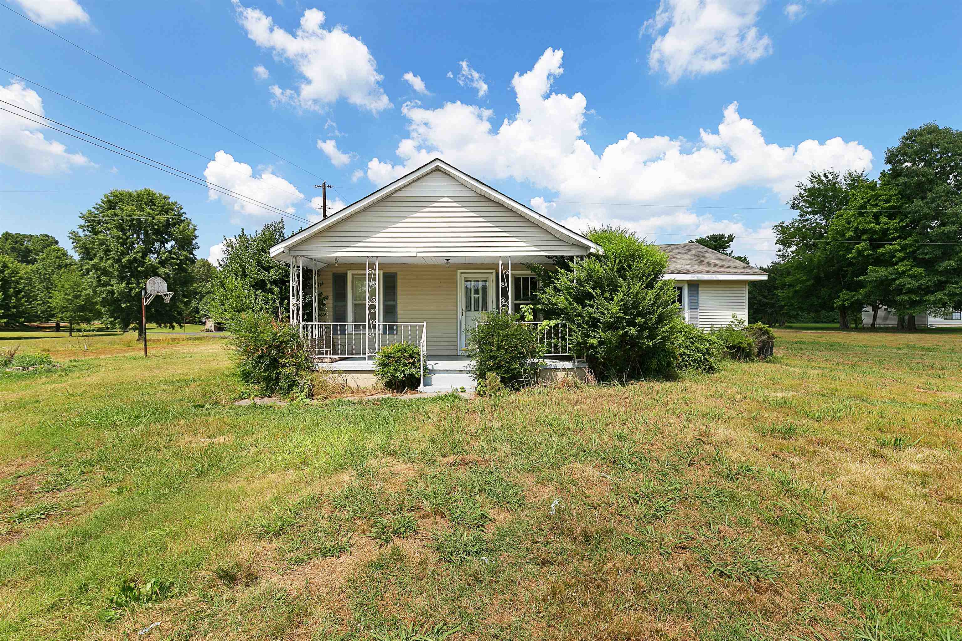 Property Photo:  3701 Harts Bridge Rd  TN 38366 