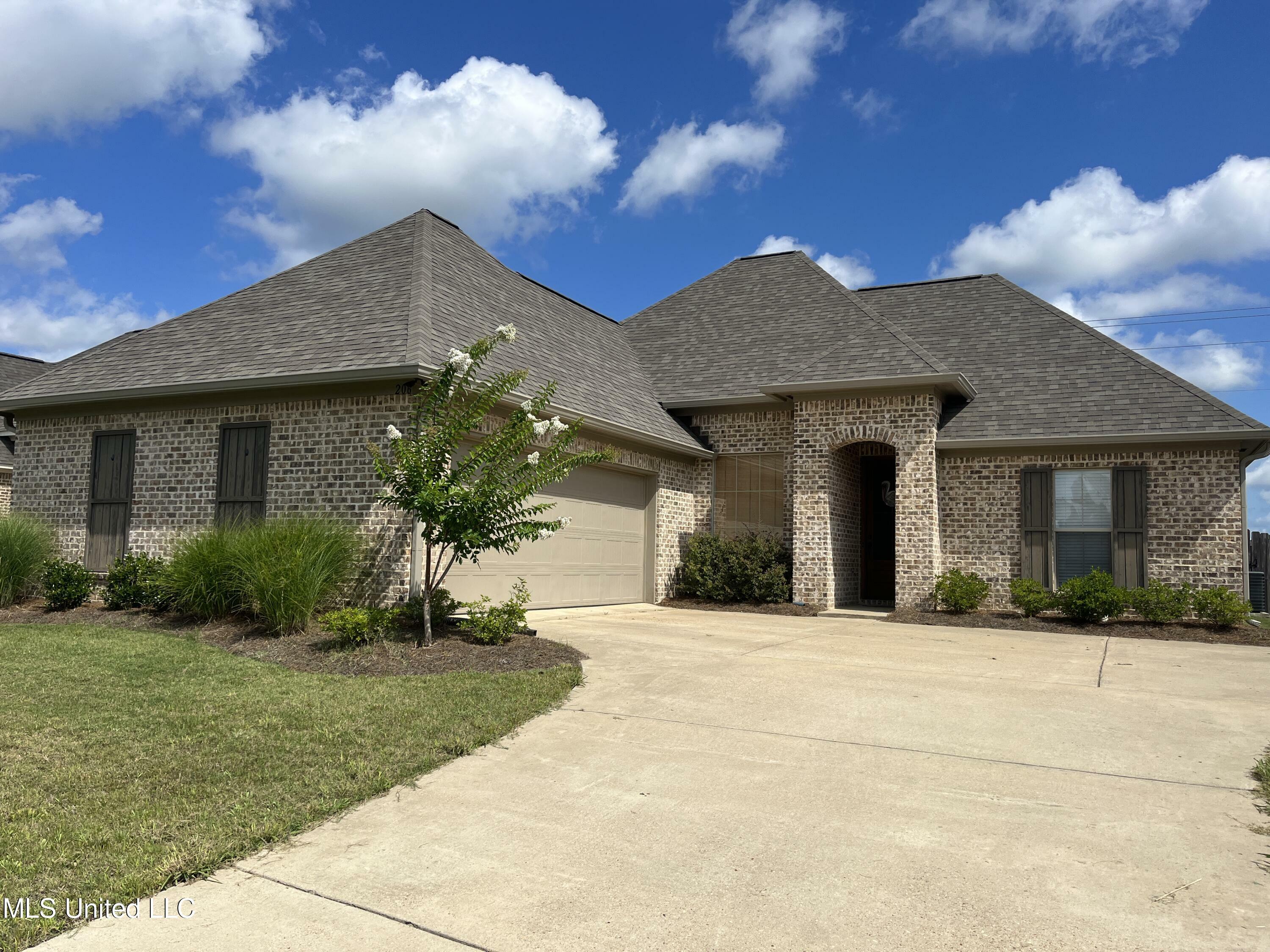 Property Photo:  206 Buttonwood Lane  MS 39046 