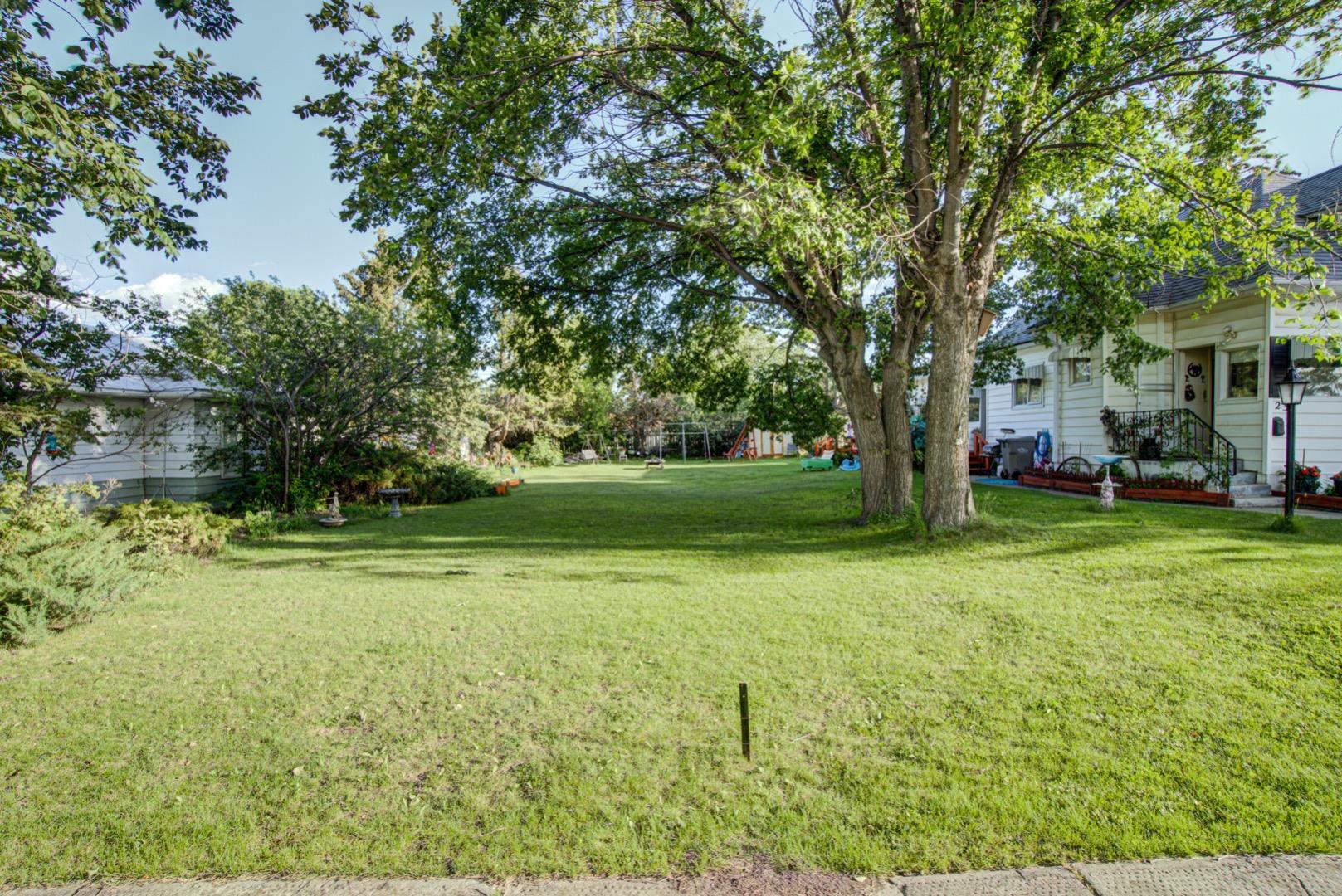 Property Photo: 232 Lansdowne Street AB T0L 1A0