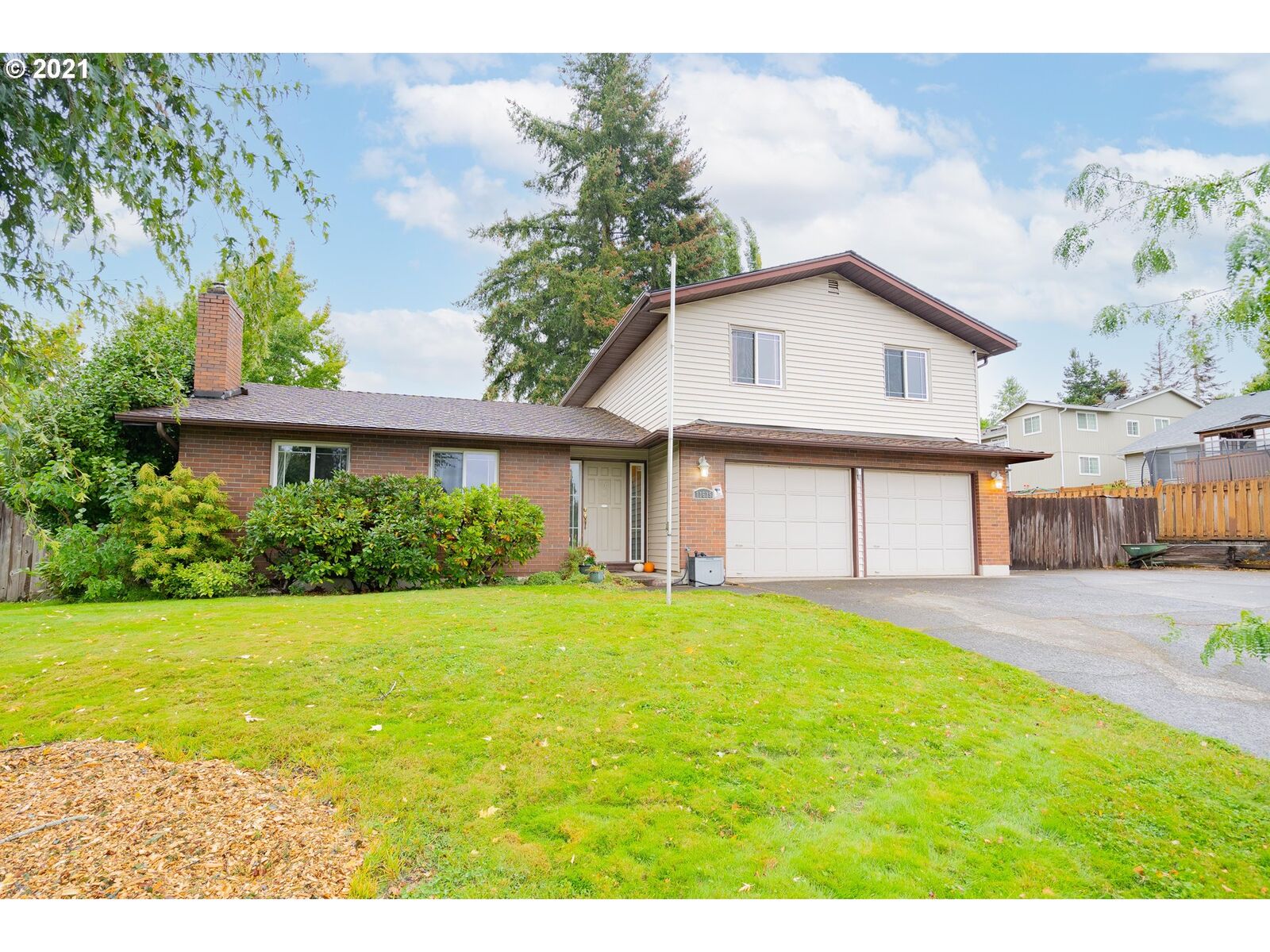 Property Photo: 11619 NW 9th Ave WA 98685