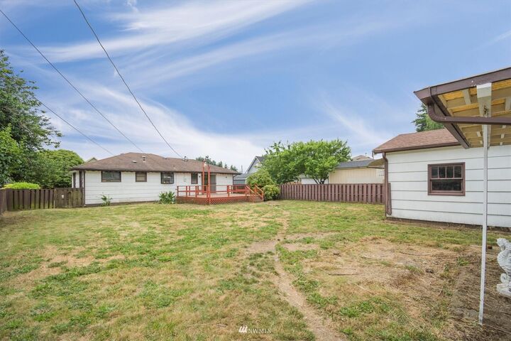 Property Photo:  613 W Cherry Street  WA 98531 