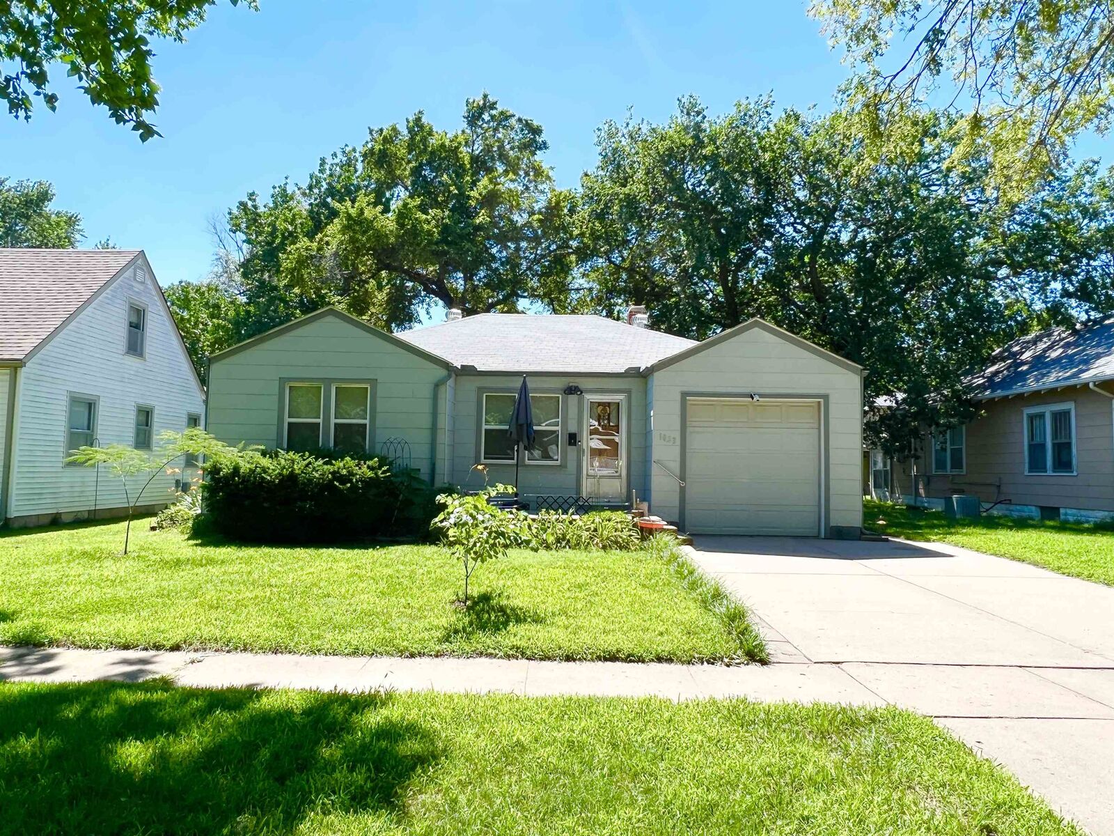 Property Photo:  1023 S Fern St  KS 67213 