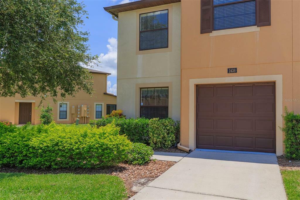 Property Photo:  2438 Edgewater Falls Drive  FL 33511 