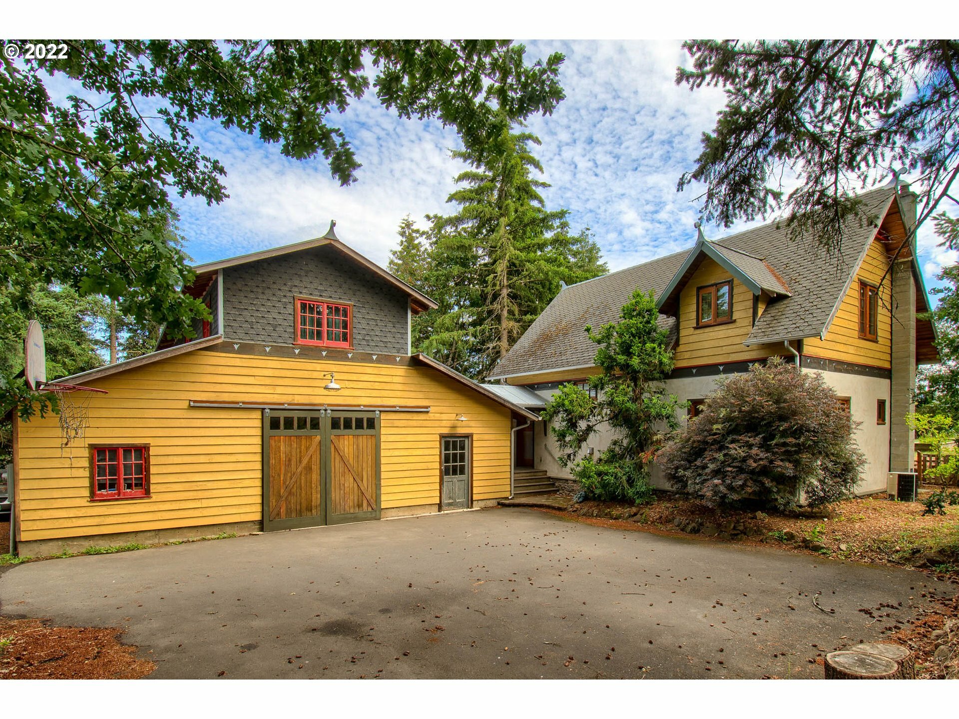Property Photo: 4315 Barrett Dr OR 97031
