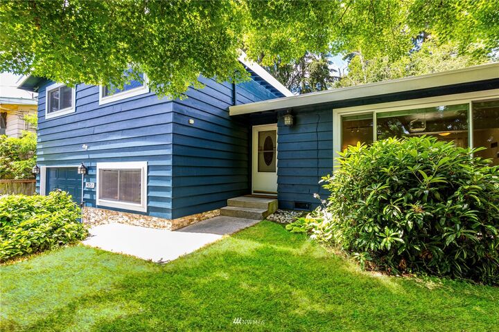 Property Photo: 14757 28th Avenue NE WA 98155