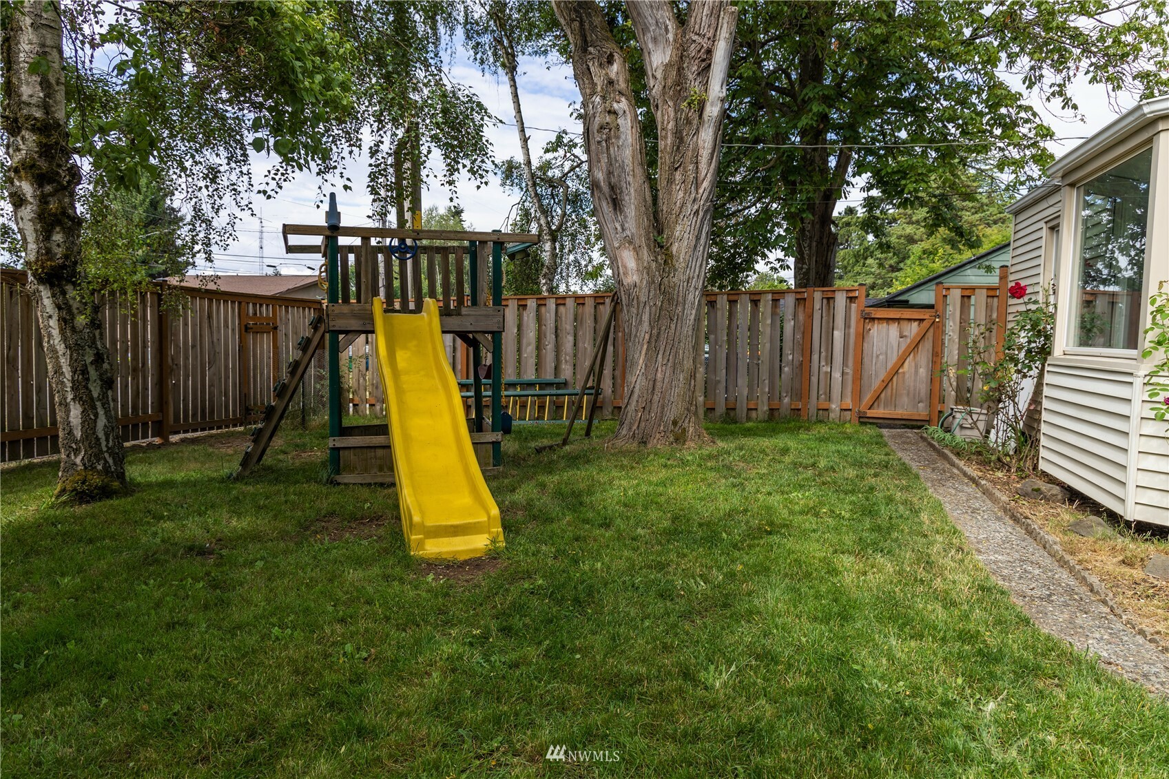 Property Photo:  14655 11th Avenue SW  WA 98166 