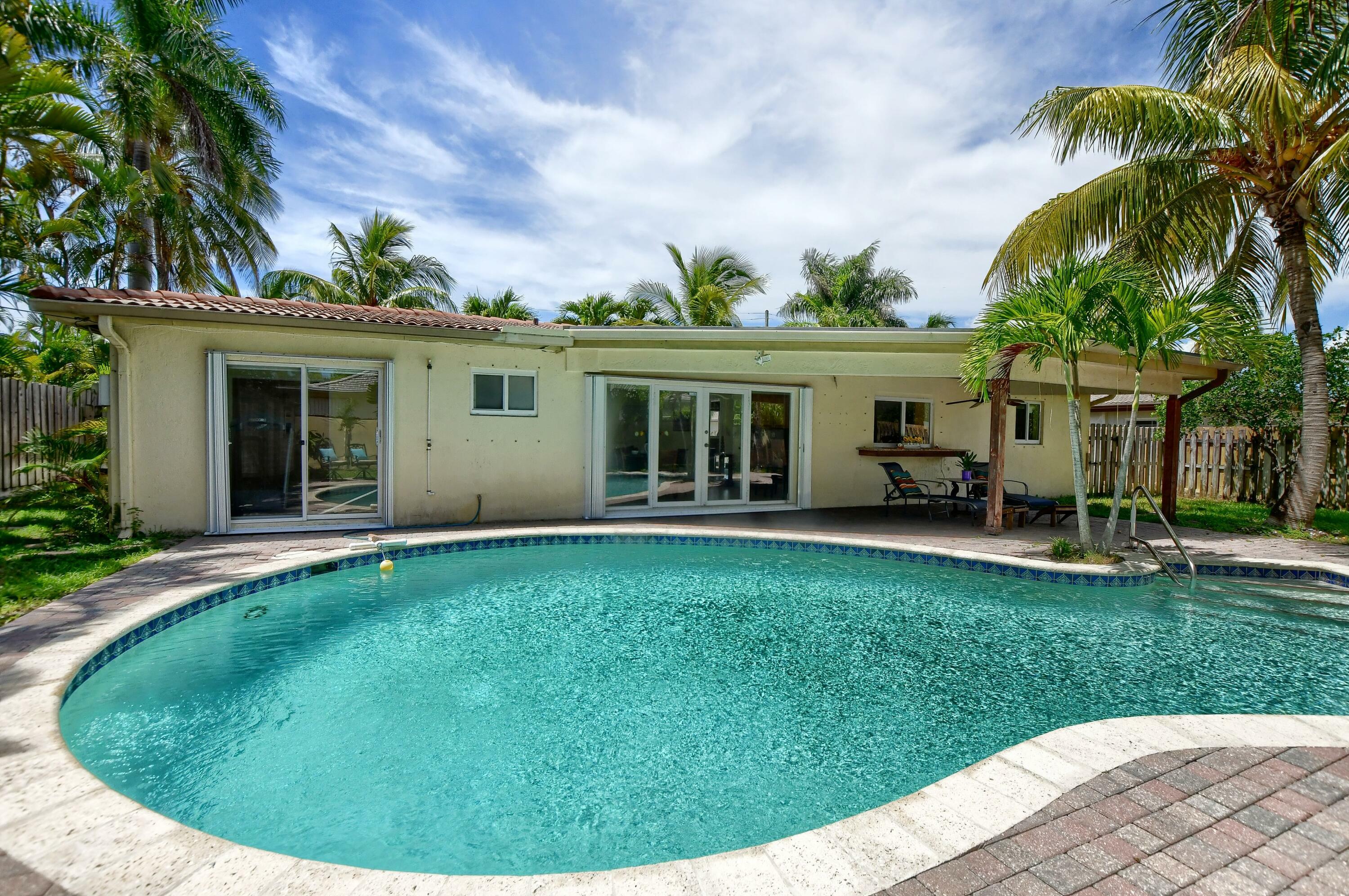 Property Photo: 365 NE 24th Street FL 33431