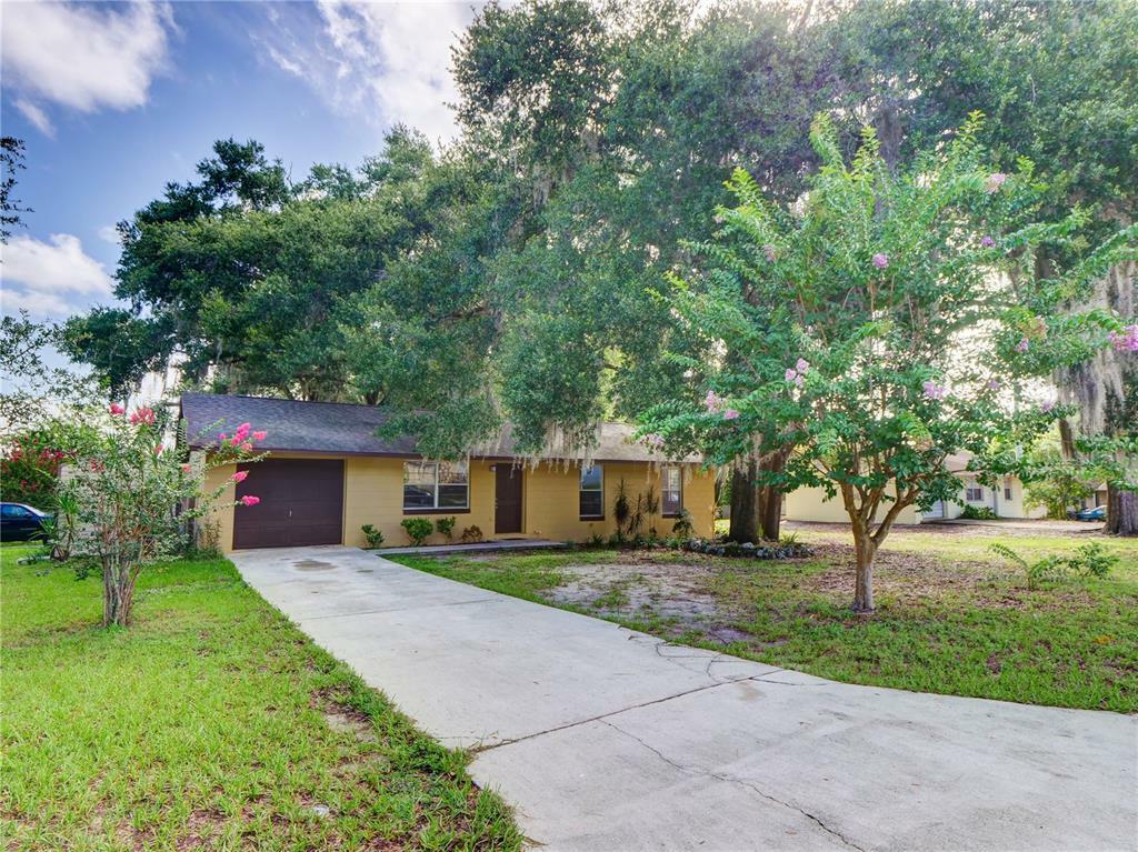 Property Photo:  613 E Waldo Street  FL 34736 