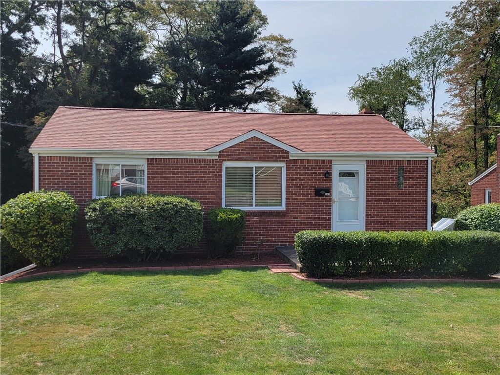 Property Photo:  305 McMasters Dr  PA 15146 