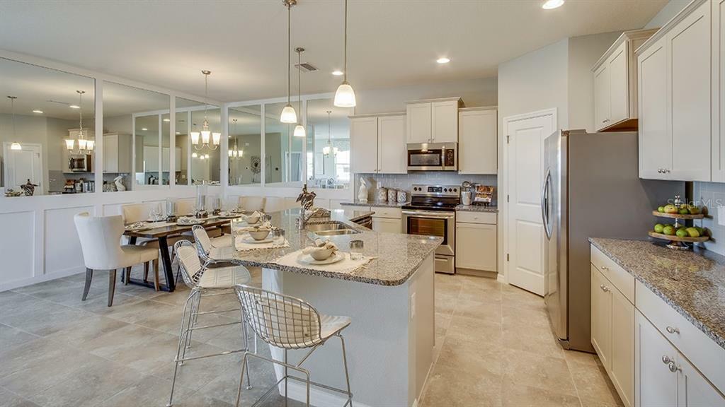 Property Photo: 4330 Sunmill Court FL 34211