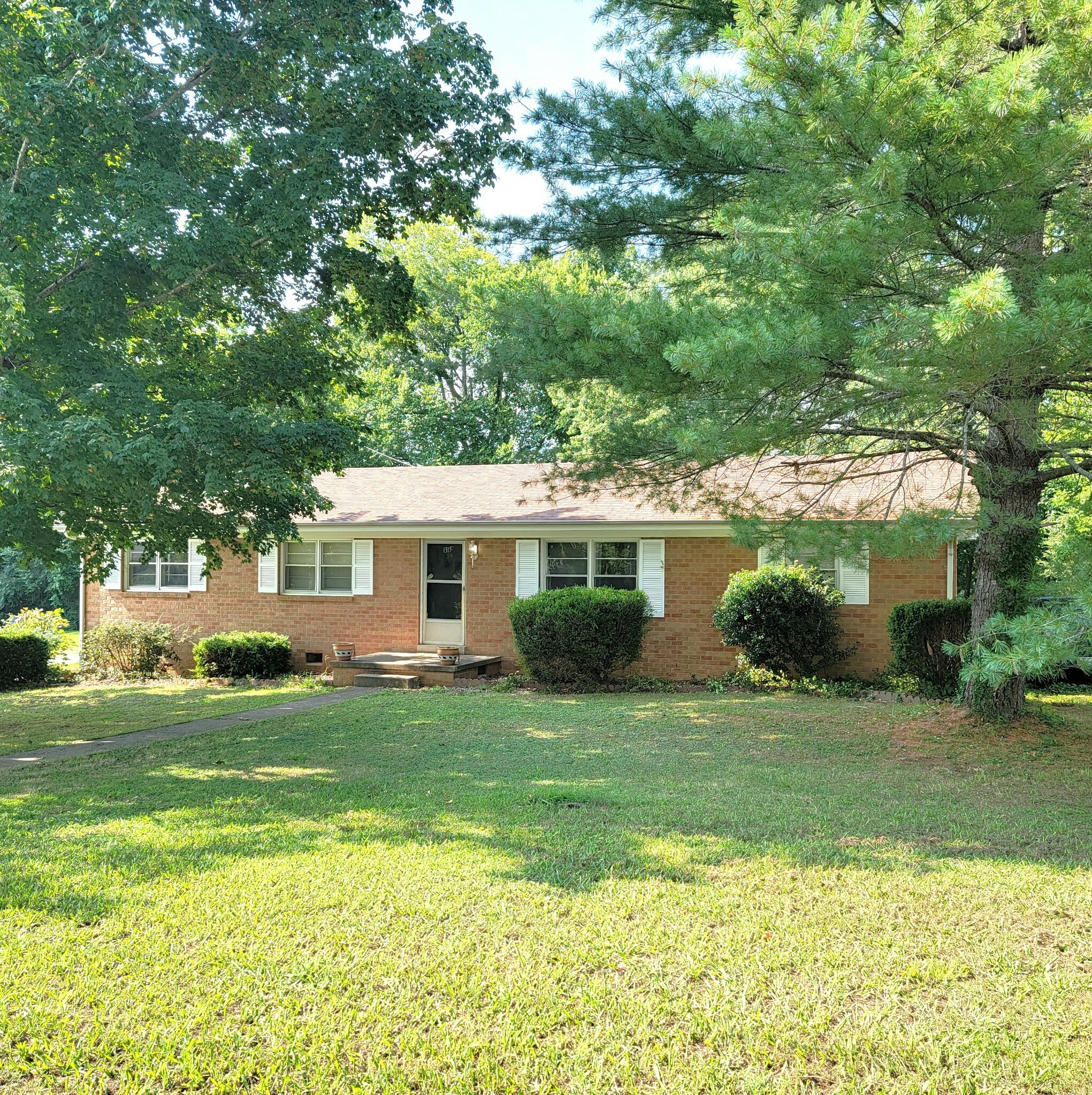 Property Photo:  1315 Birch St  TN 37160 