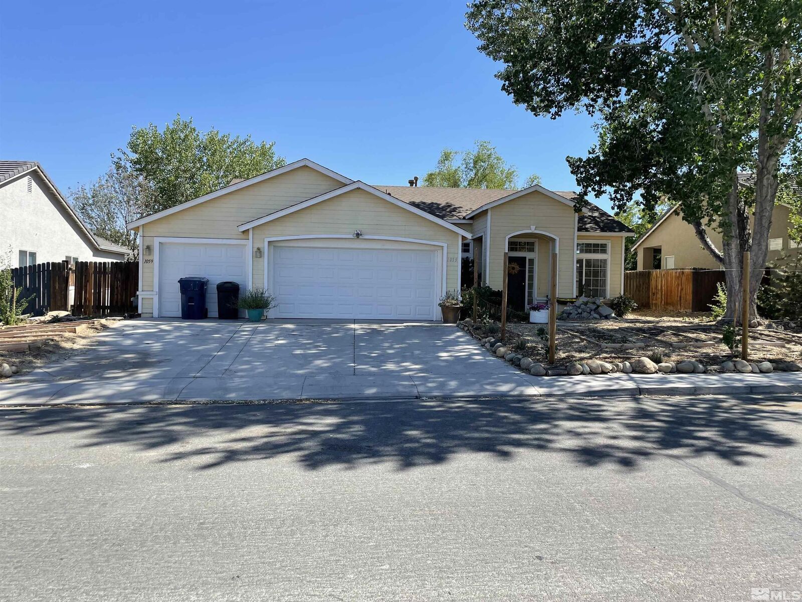 Property Photo: 1059 Brierwood Lane NV 89408-8412