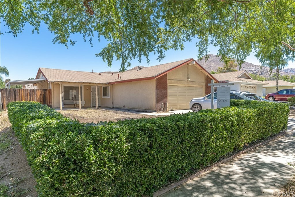 Property Photo:  1055 Altura Drive  CA 92507 