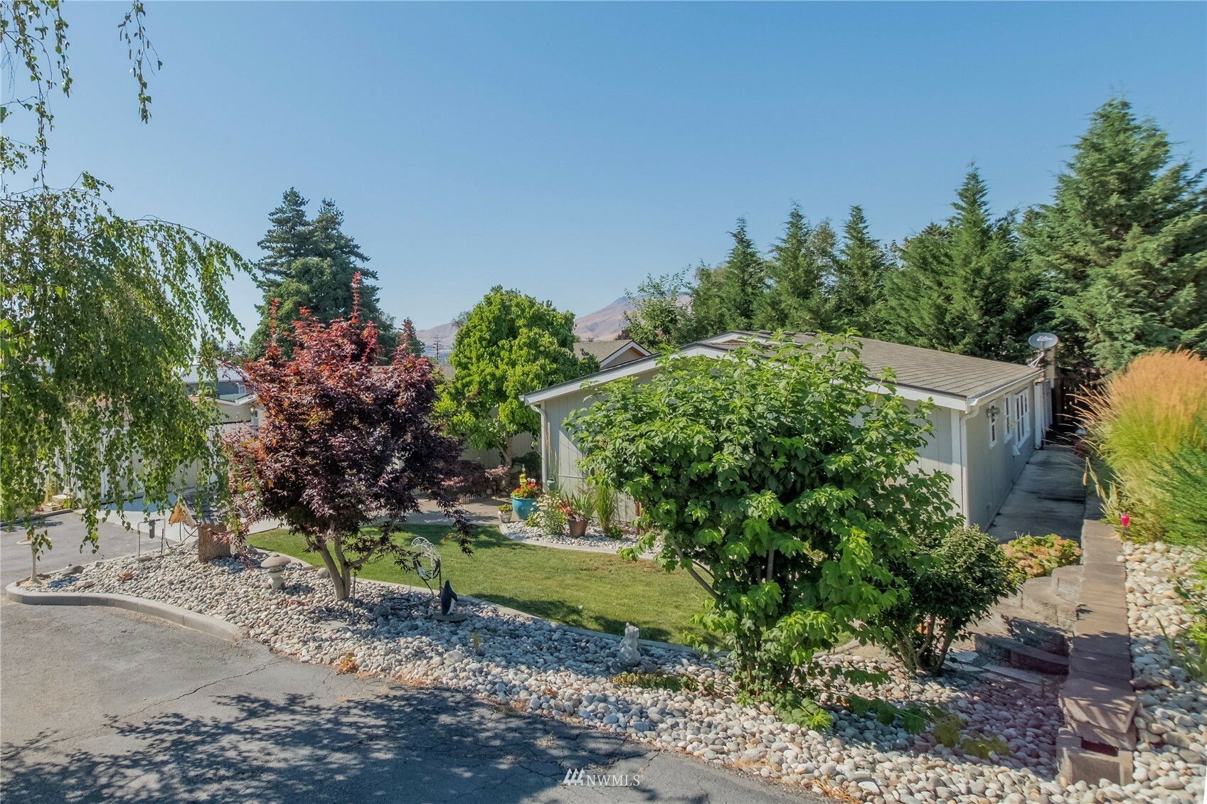 Property Photo: 141 25th Street NW WA 98802