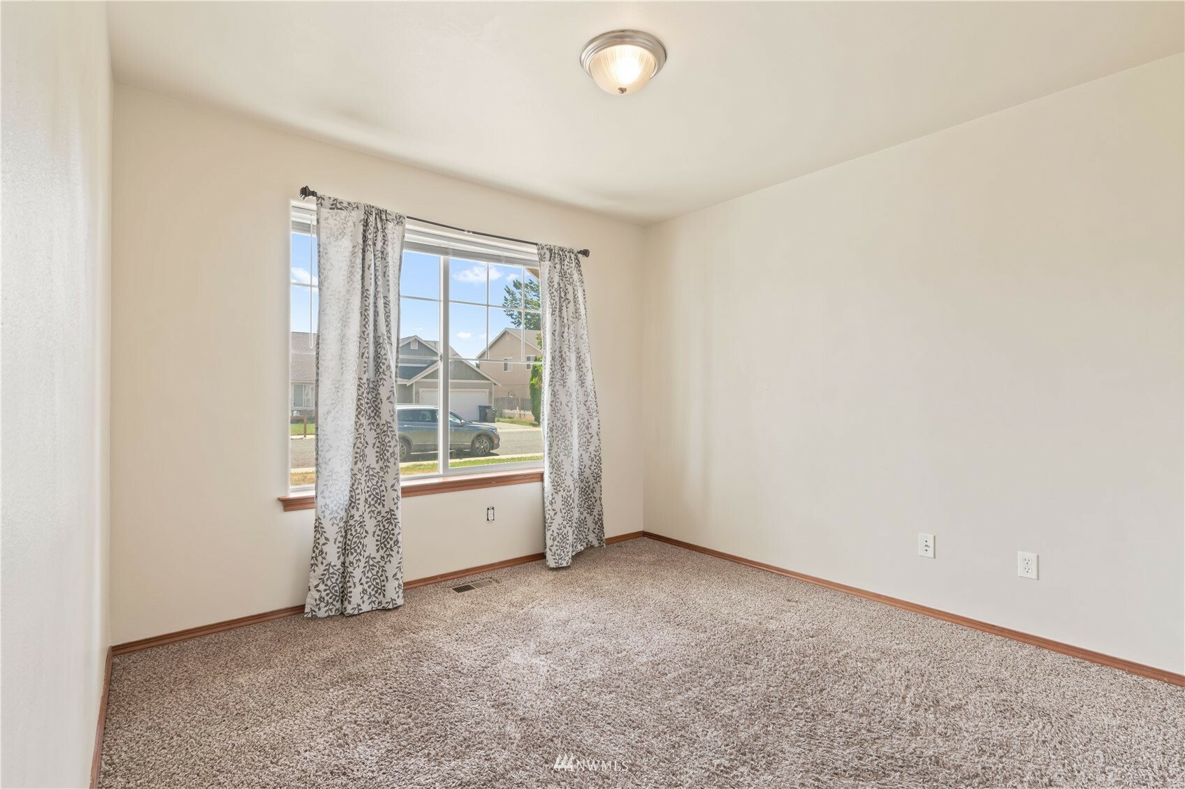 Property Photo:  103 Courtney Court  WA 98926 